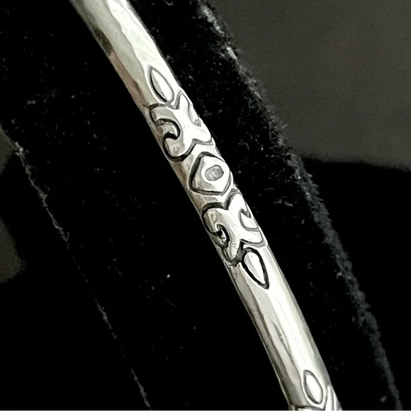 Silpada etched sterling silver retired Willow bangle bracelet B2428